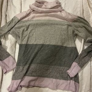 Like new! Women’s pink and grey size XL turtle neck sweater